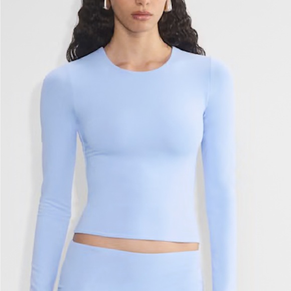 Aritzia Tops - Aritzia Contour Collection Long Sleeve Shirt - Dayflower